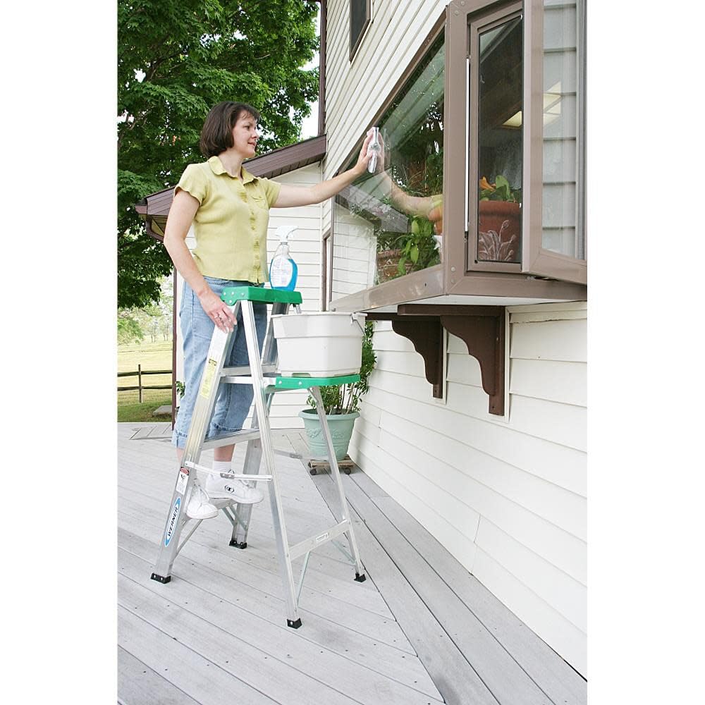 Werner 225-Pound Duty Rating Aluminum Stepladder