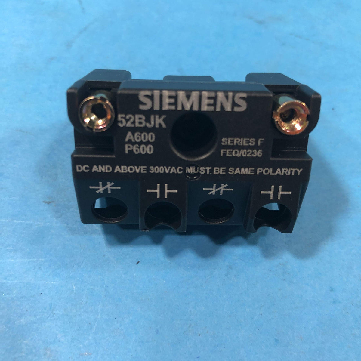 SIEMENS 52BJK 1 NO / 1 NC, for 30MM Operators, Screw TERMINALS, 10/5 AMP @ 600 VAC/DC, Contact Block